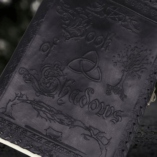 GRAND JOURNAL EN CUIR NOIR BOOK OF SHADOWS – 200 pages à bords frangés 25 x 18 cm