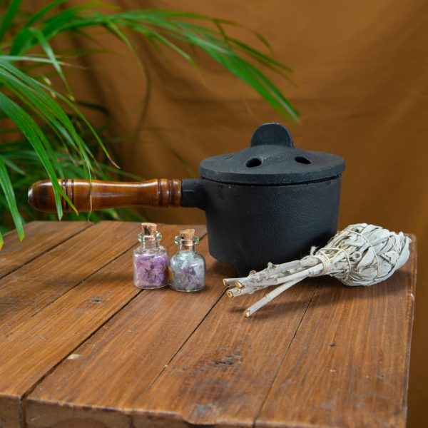 CAST IRON WITCH CAULDRON WITH STEEL HANDLE – 85mm Ø | Ritual & Incense Tool - Spirit And Shadow