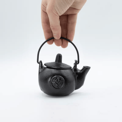 CAST IRON PENTAGRAM RITUAL POT WITH LID & SPOUT – 10cm